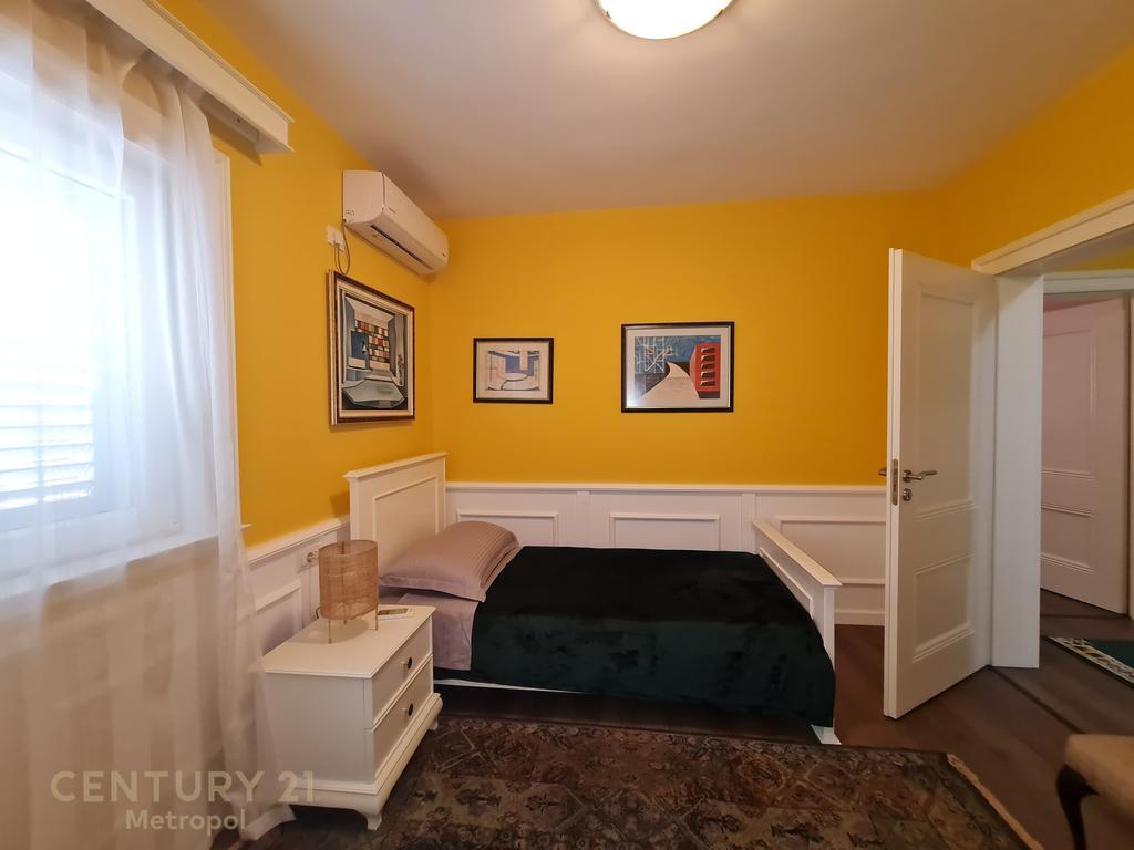 OFROJ KAT VILE PER QIRA 2+1, KINOSTUDIO!