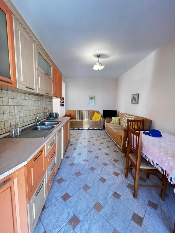 Per shitje  Apartamente   1+1 + Verande Shkembi Kavajes