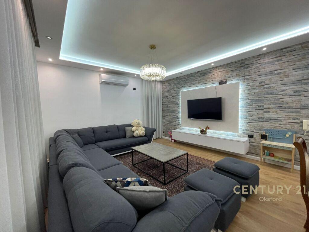 JEPET ME QIRA APARTAMENT 2+1+2 ME POST PARKIMI NE SELITE
