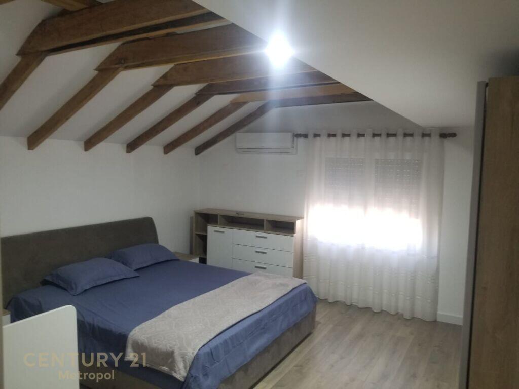 Jepet me Qira 1+1+kuzhine te vecuar, kati 3 i nje Vile, Selite!