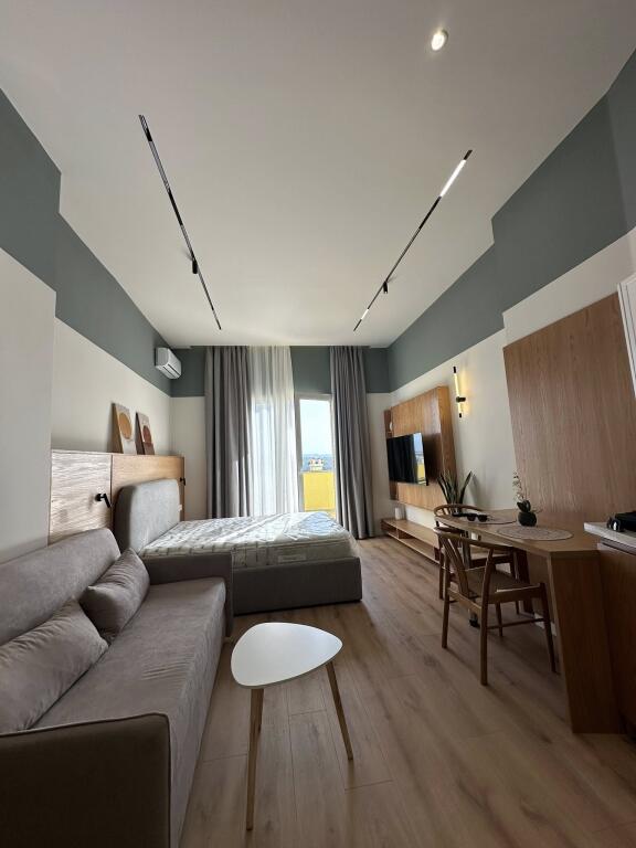 Apart-Hotel modern në shitje me 5 studio të ndara, ideal për turizëm dhe investim afatgjatë.