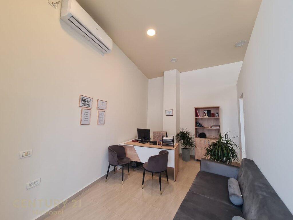 OFFRO IN AFFITTO AMBIENTE PER UFFICI, VICINO ALL'EX ESPOSIZIONE!