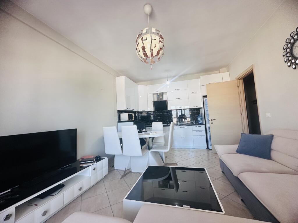 Jepet Me Qera Apartament 2+1+2 Ballkone