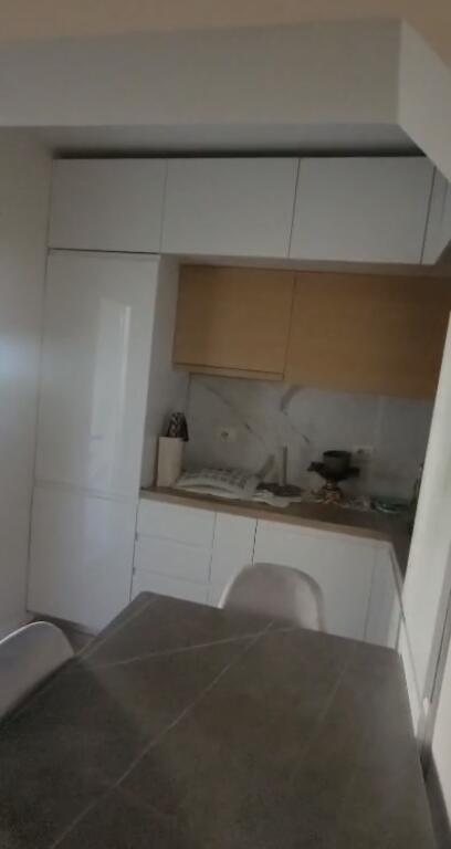 In affitto 2+1+1 VIA MINE PEZA 75.000 leke