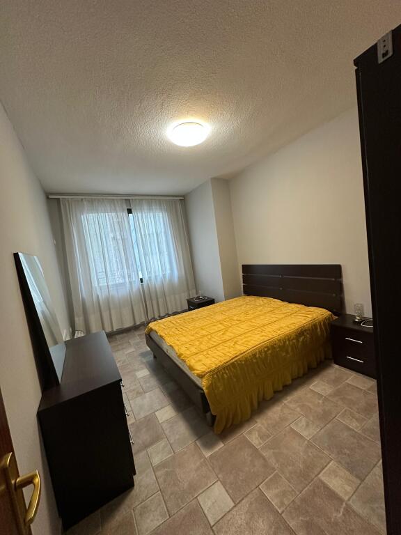 🏡 Appartamento 1+1 in affitto 📍 Vicino all'ex Esposizione 🛋️ Arredato 🏢 3° piano, palazzo con ascensore  💰 Prezzo: 50.000 lek/mese  📞 P