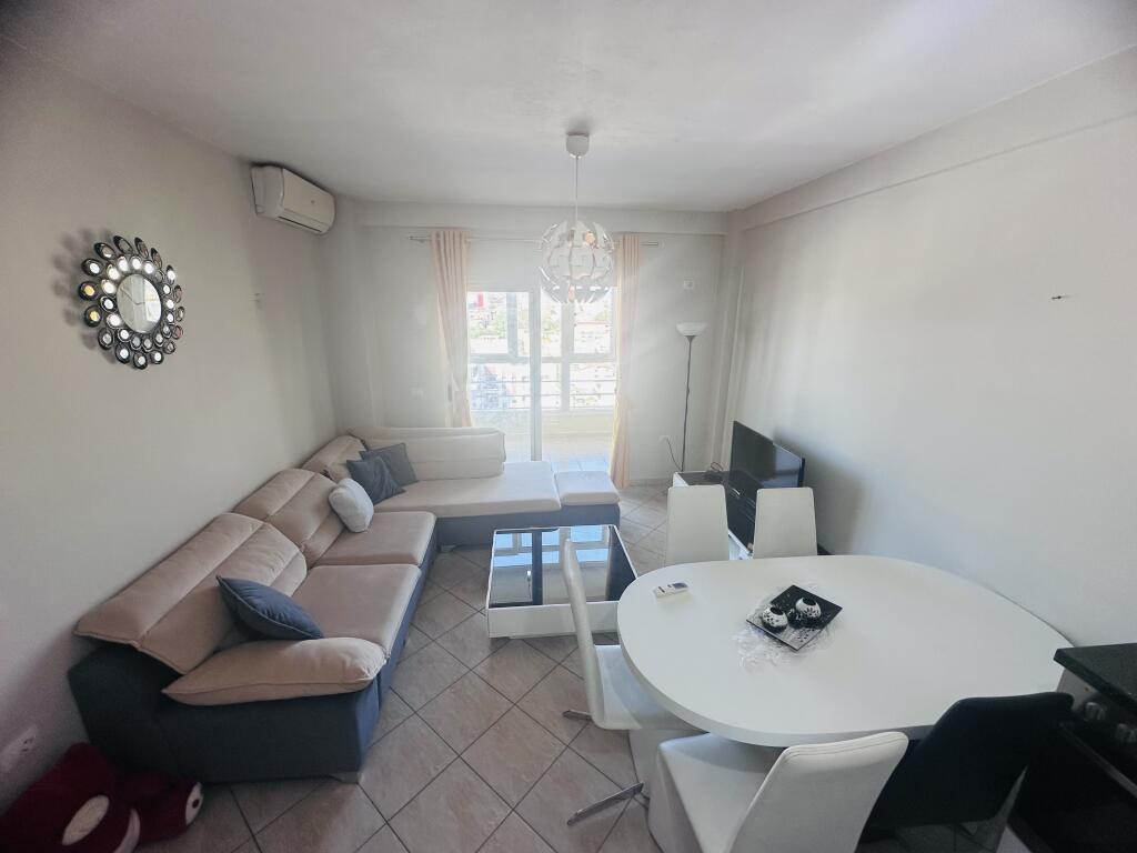 Jepet Me Qera Apartament 2+1+2 Ballkone