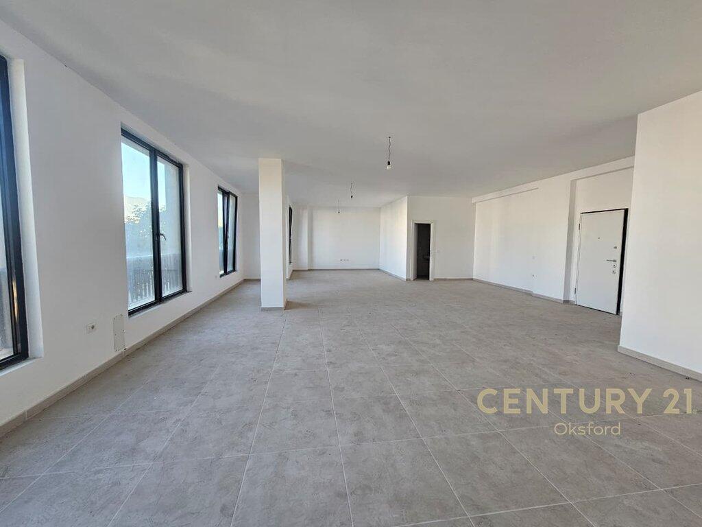 Commercial space for rent at Zirkon Residence