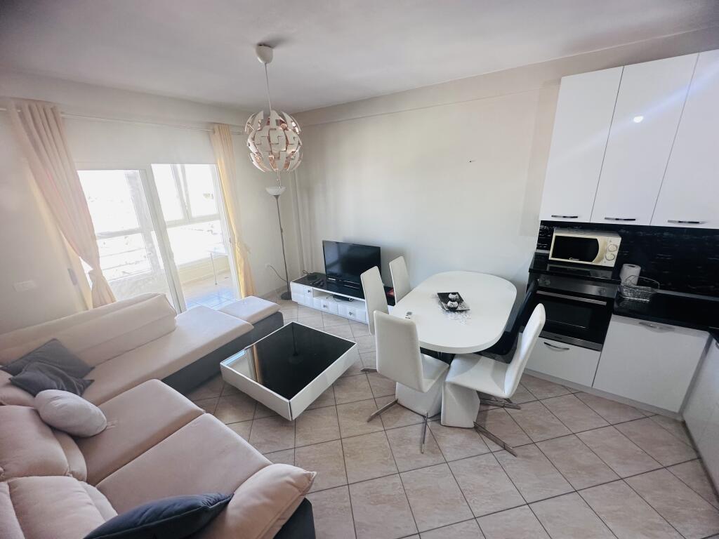 Jepet Me Qera Apartament 2+1+2 Ballkone