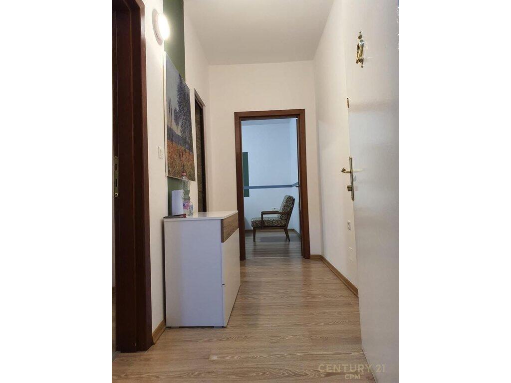 Apartament 1+1 për Qira në Pallatet Agimi, Tiranë - 650€