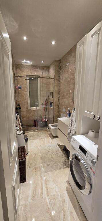 Qera, Apartament 2+1+2+Post Parkimi, Kopshti Botanik, Tiranë.