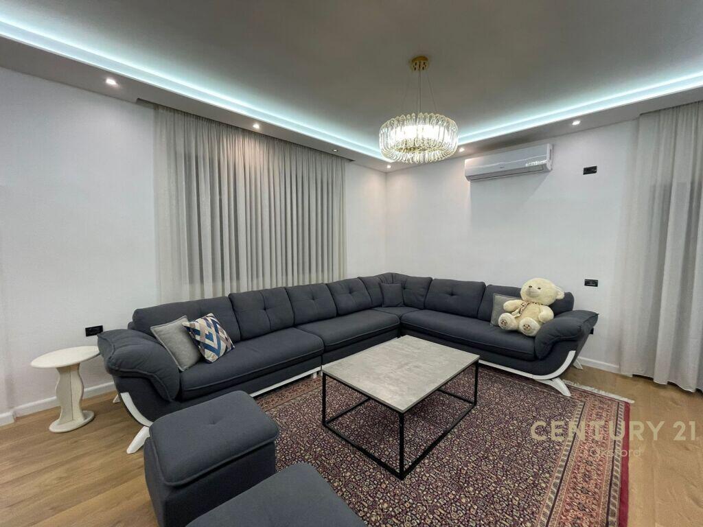 JEPET ME QIRA APARTAMENT 2+1+2 ME POST PARKIMI NE SELITE