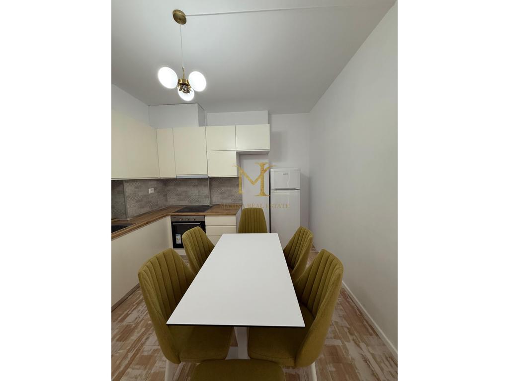 Apartament 2+1 per Qera ne Plazh , Stacioni i Pare !!