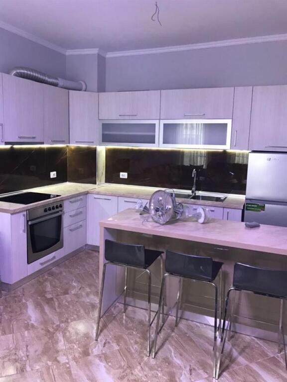 ⸻  Affittasi a lungo termine appartamento 1+1 – Scuola “Migjeni”, Durrës