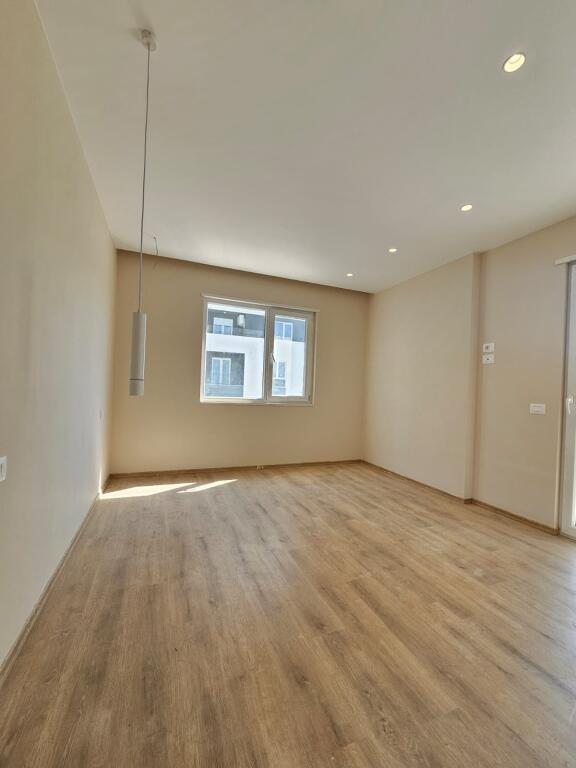 SHITET: *2+1+1wc &amp; 2 Ballkon* *(📍UNIVERS CITY) ,* 100m² -- *Çmimi 125,000 Euro*