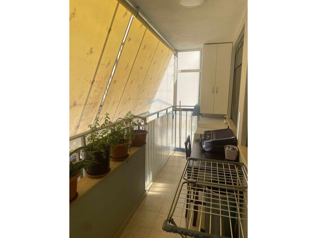 Shitet , Apartament 2+1 me Ballkon në Yzberisht, Rruga Besim Alla