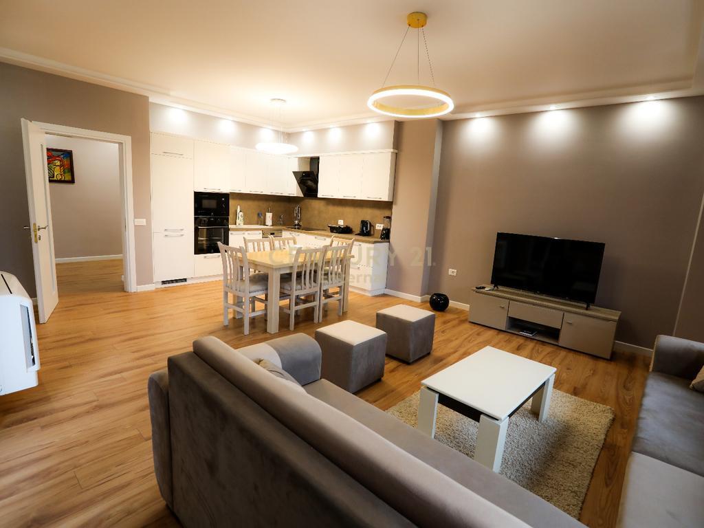 Apartament 2+1+2 + Parkim me Qira prane Toptanit