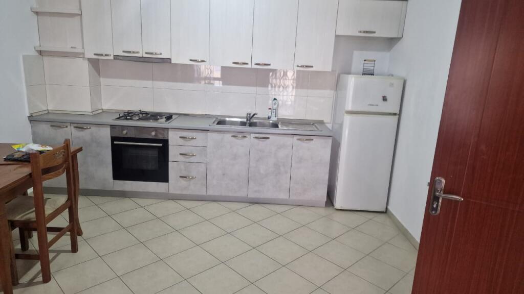 Jepet Me Qera Apartament 2+1+1 Ballkon