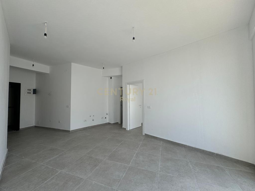 AFFITTASI UFFICIO/APPARTAMENTO 1+1 IN VIA 5 MAJI