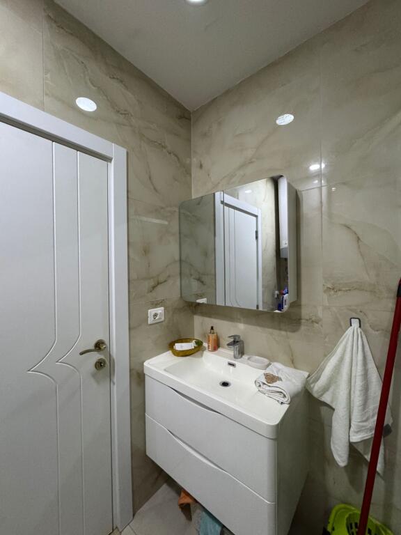 Apartment 1+1, Blloku