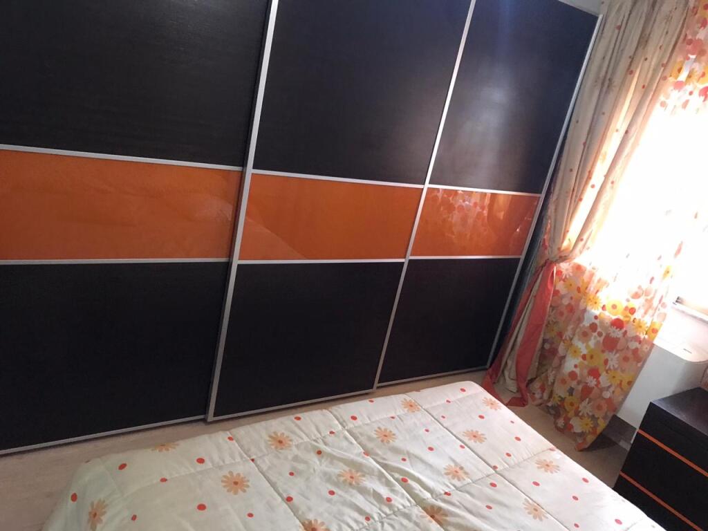 3+1,i mobiluaar te kafe flora rruge e durreesit,cmimi 1100 euro