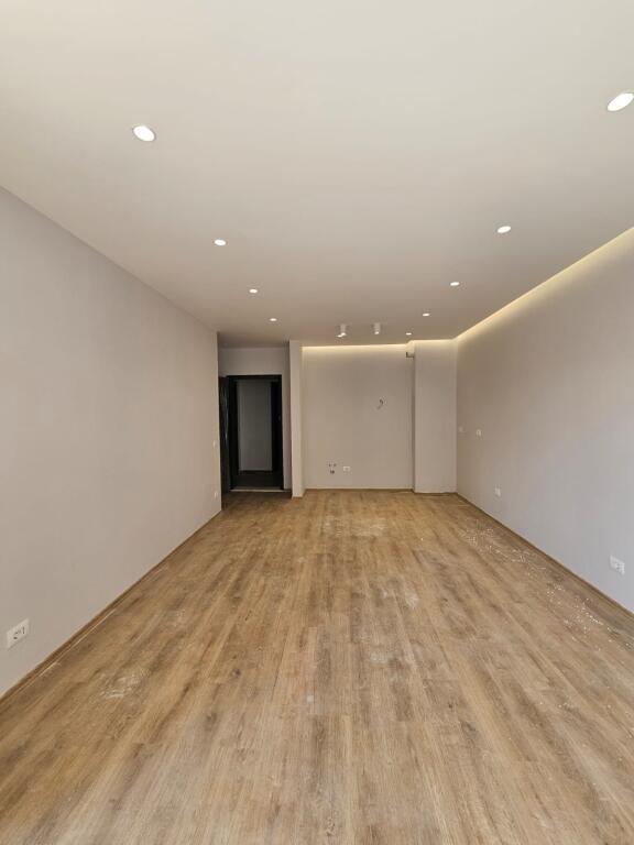 SHITET: *2+1+1wc &amp; 2 Ballkon* *(📍UNIVERS CITY) ,* 100m² -- *Çmimi 125,000 Euro*