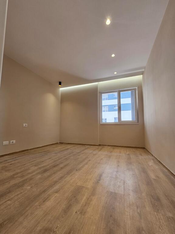 SHITET: *2+1+1wc &amp; 2 Ballkon* *(📍UNIVERS CITY) ,* 100m² -- *Çmimi 125,000 Euro*