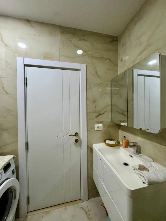 Apartment 1+1, Blloku