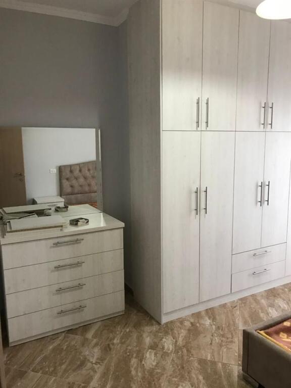 ⸻  Affittasi a lungo termine appartamento 1+1 – Scuola “Migjeni”, Durrës