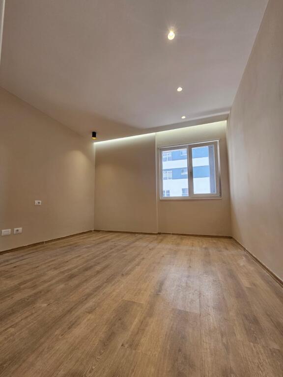 SHITET: *2+1+1wc &amp; 2 Ballkon* *(📍UNIVERS CITY) ,* 100m² -- *Çmimi 125,000 Euro*