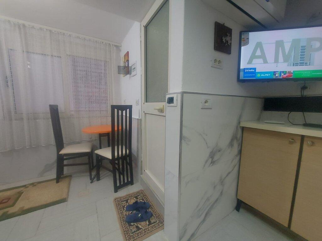 Garsoniere Me Qira në zonen Frigoriferi, Tiranë -Lirohet me 1 Tetor.