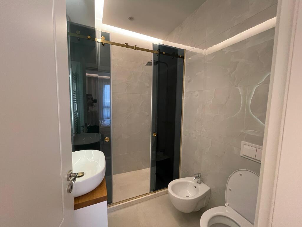 Apartament luksoz 2+1+Post Parkimi per qira ne Kinostudio!
