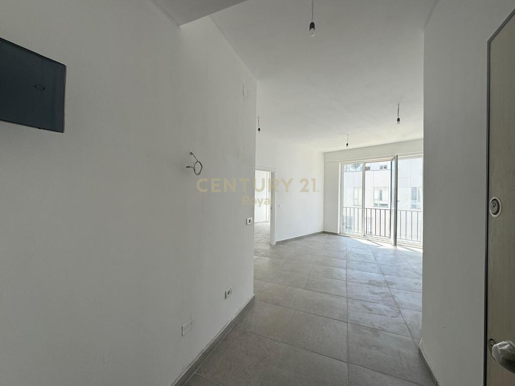 AFFITTASI UFFICIO/APPARTAMENTO 1+1 IN VIA 5 MAJI
