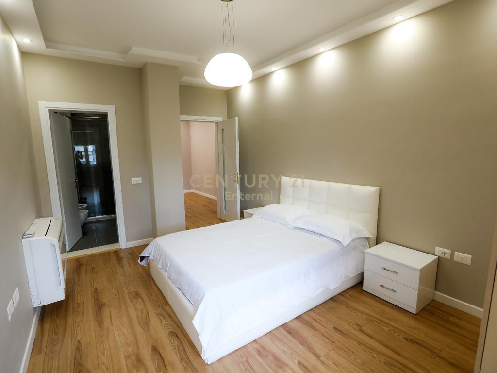 Apartament 2+1+2 + Parkim me Qira prane Toptanit