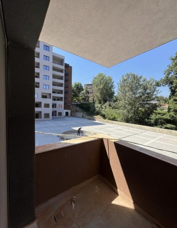 Shitet Apartament 2+1 Rr. Elbasanit 165.000 euro