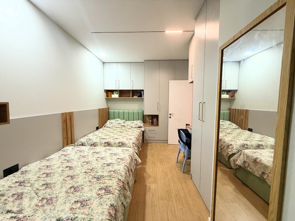 Shesim Apartament 2+1+2 rruga e Dibres prane Shkolles se Bashkuar!