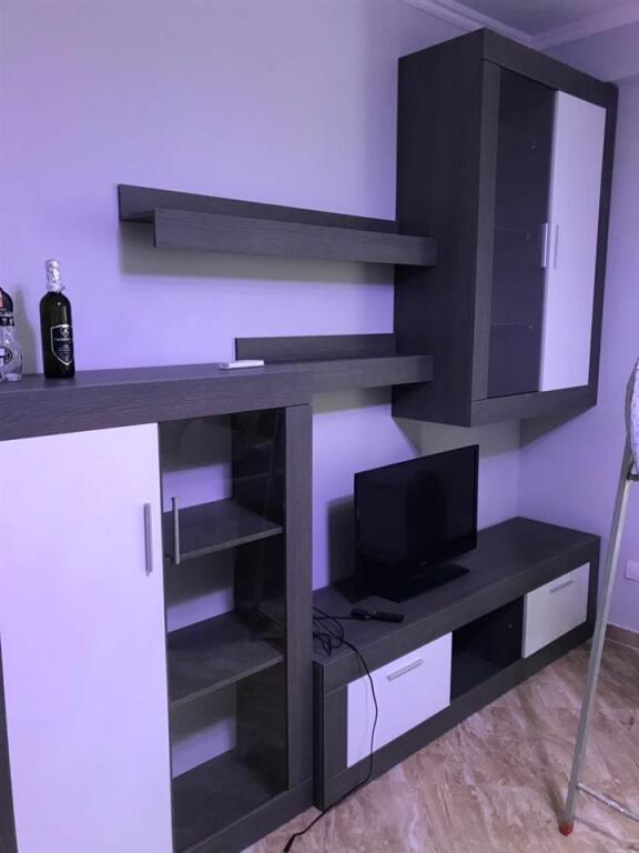 ⸻  Affittasi a lungo termine appartamento 1+1 – Scuola “Migjeni”, Durrës