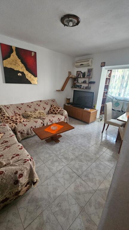 1+1, 2° piano edificio esistente, via Elbasan, prezzo 48.000 leke