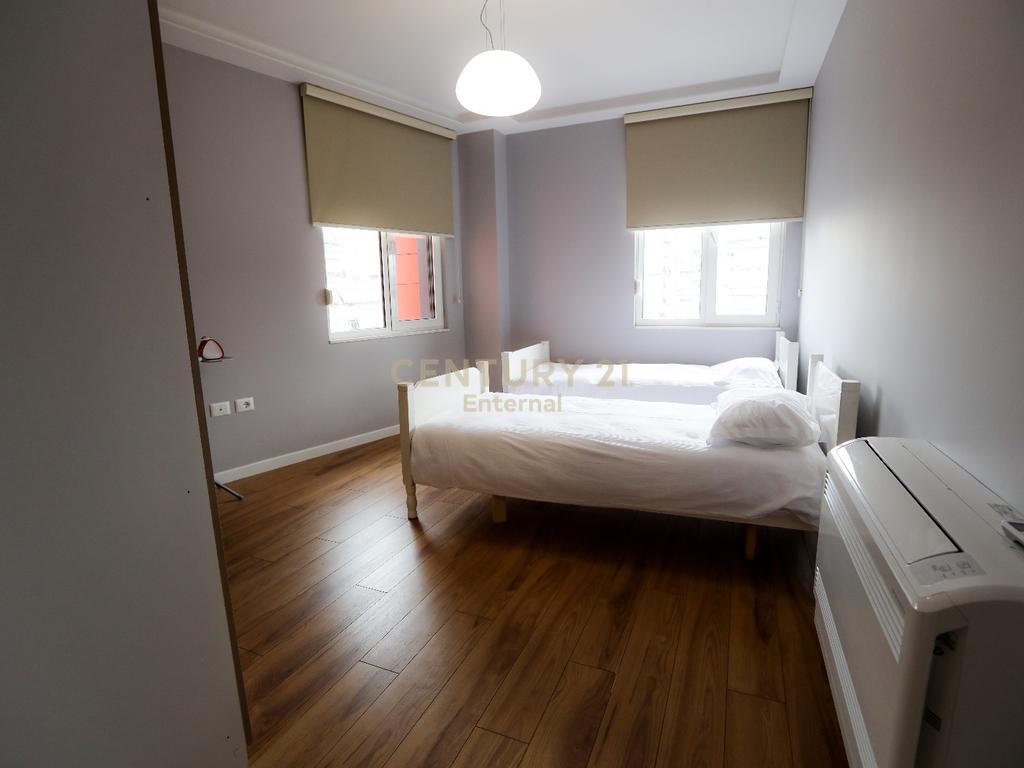 Apartament 2+1+2 + Parkim me Qira prane Toptanit