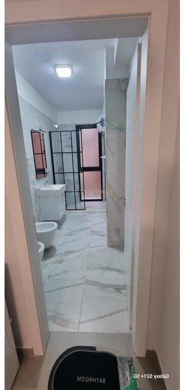 JAPIM ME QIRA APARTAMENT 2+1 NE UNAZE TE RE!
