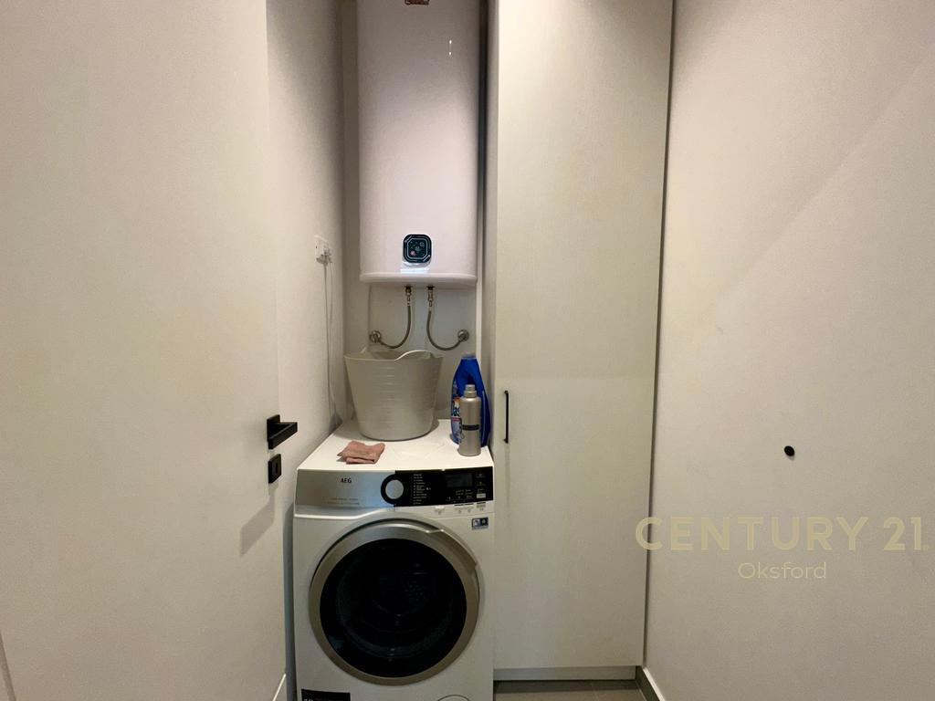 APPARTAMENTO DI LUSSO IN AFFITTO + POSTO AUTO PRESSO LAKE VIEW RESIDENCE!