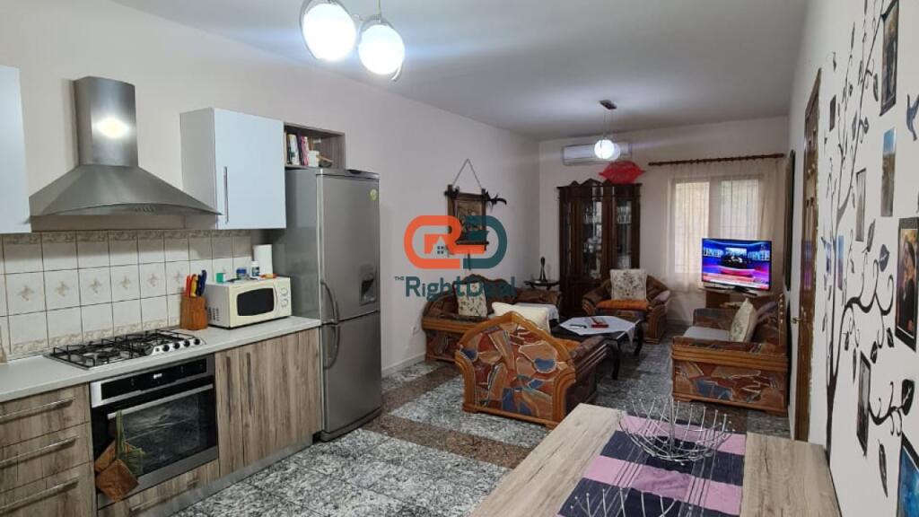 Vicino al Complesso Grand, Villa su 3 Piani in Affitto per Attività Commerciale!!
