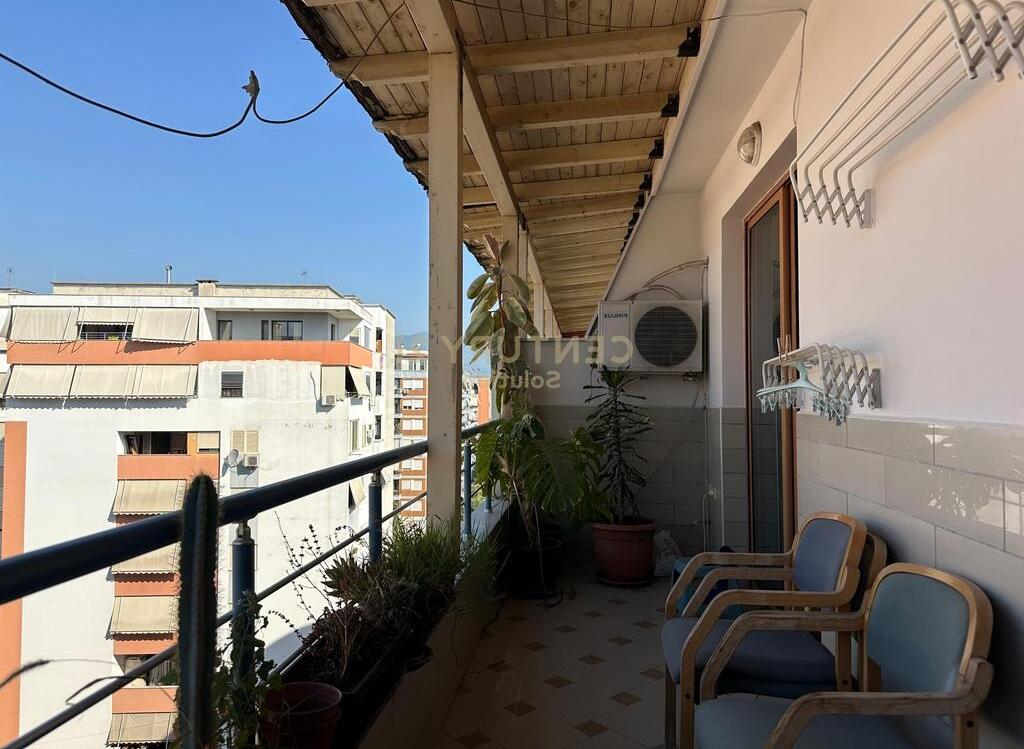 APARTAMENT 3+1+2+ POST PARKIMI PER QIRA NE ASTIR!