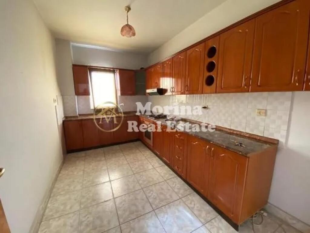 apartment 2+1+block, ”Komuna e Parisit” 450 euro/month