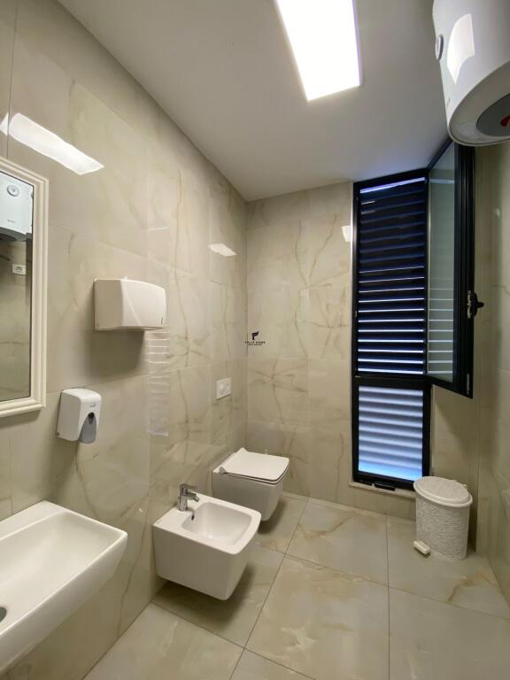 UFFICIO IN AFFITTO 317 M2 VIA BARIKADAVE 4600 EURO