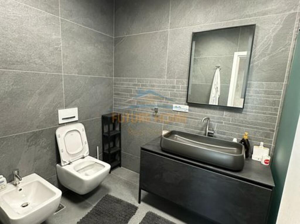 Shitje,Apartament 2+1+Parking,Perballe Delijorgjit !
