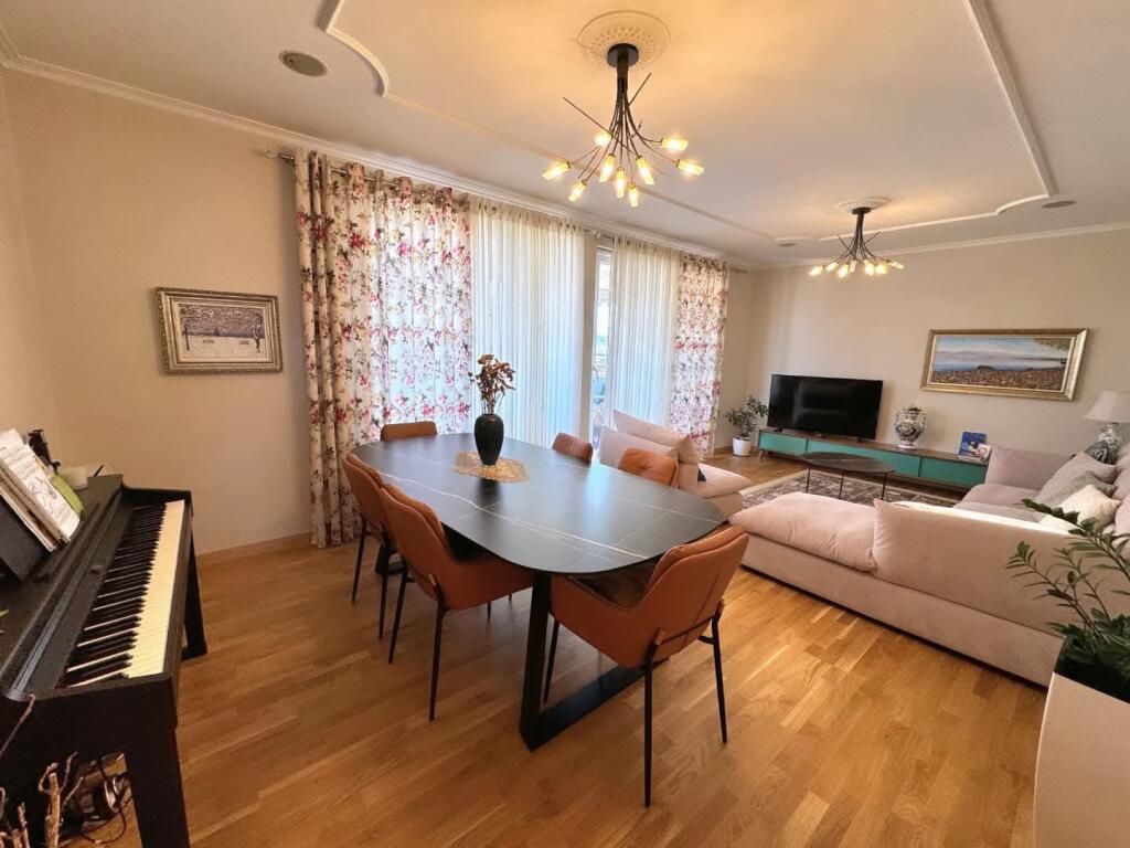 𝐑𝐫𝐮𝐠𝐚 𝟓-𝐌𝐚𝐣𝐢, 𝐩𝐫𝐚𝐧𝐞 CONCORD CENTER  SHESIM SUPER APARTAMENT 3+1+2