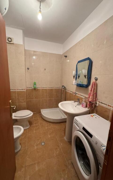 🏢Nella zona di Yzberisht, vicino a Pasticeri Nela 3, si affitta appartamento 2+1 arredato, 450 Euro
