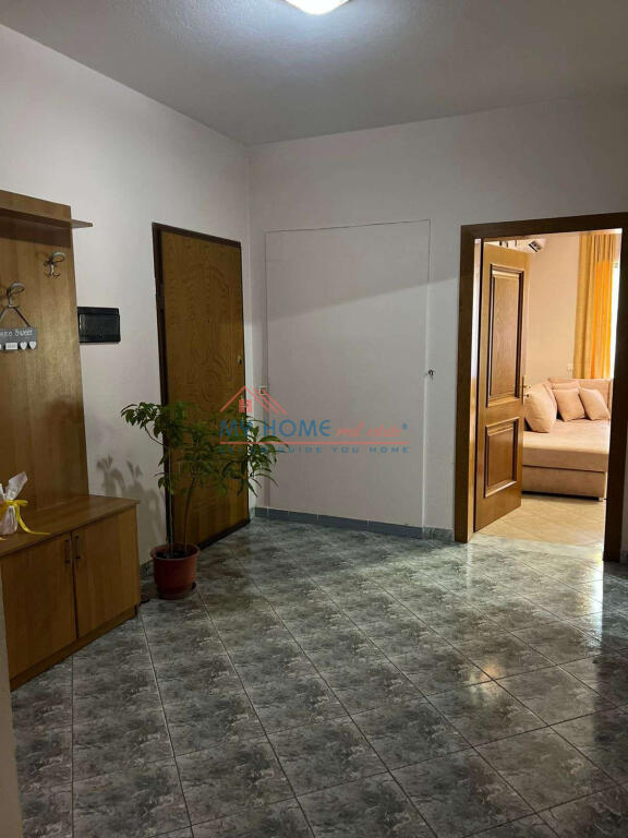 Apartament 2+1 me qera tek Garda