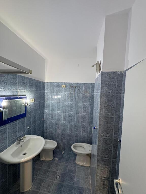 Shitet Apartament 1+1 – Rruga Fortuzi, Tiranë
