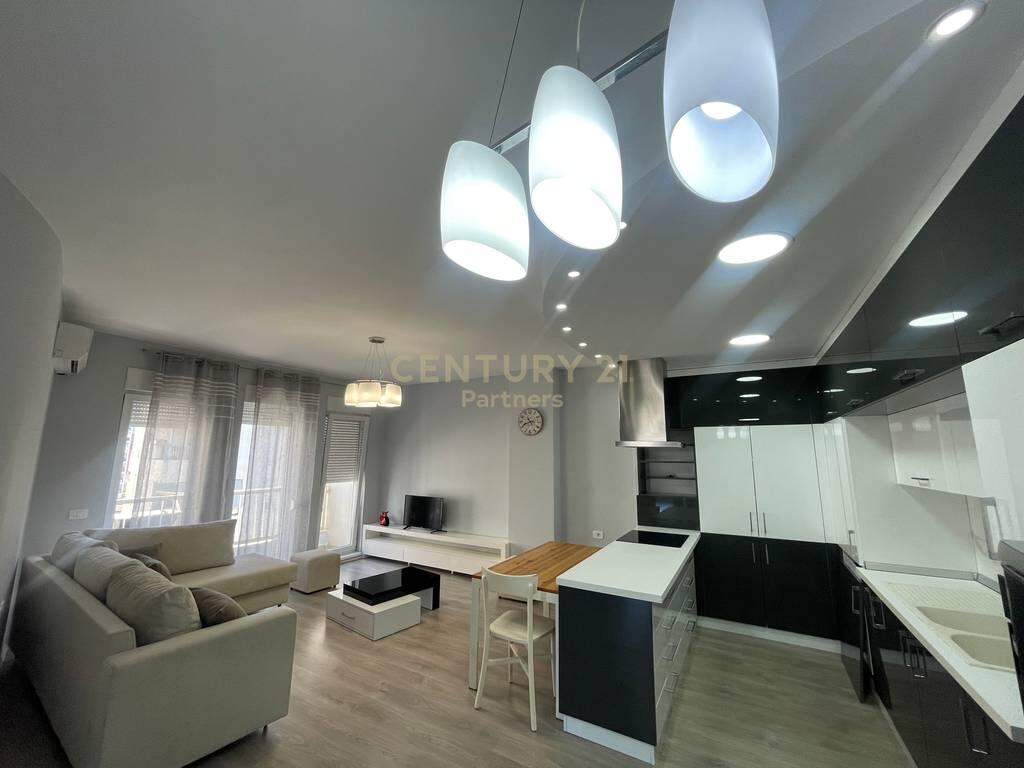 Appartamento 2+1+2 in affitto nel Complesso Magnet, zona 21 Dhjetori!